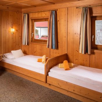 Doppelzimmer im Gästehaus des Campingdorf Hofer