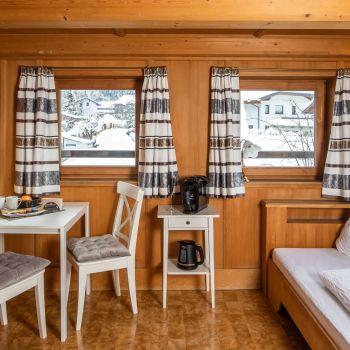 Doppelzimmer im Gästehaus des Campingdorf Hofer
