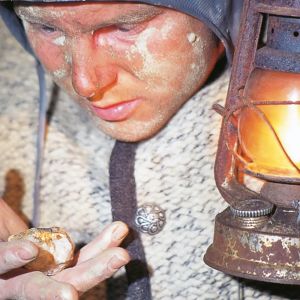 Bergmannsfigur mit Gold im Goldschaubergwerk Zell am Ziller
