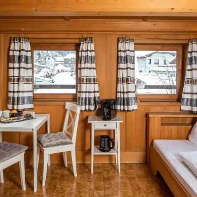 Doppelzimmer im Gästehaus des Campingdorf Hofer