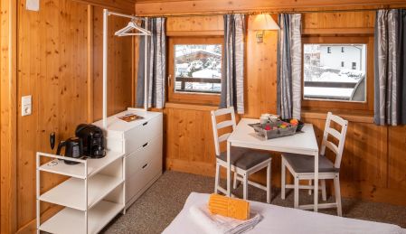 Doppelzimmer im Gästehaus des Campingdorf Hofer